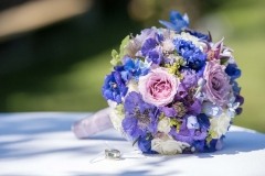 Brautstrauß in violett-blau-weiß (2)_