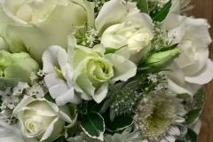 Brautstrauß mit weißen Blumen